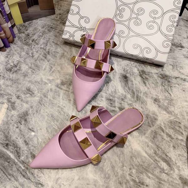 

2021 new shoes luxury designer slippers with metal rivet trim flat casual sandals available in a variety of colors 35-40 y6g24, Black