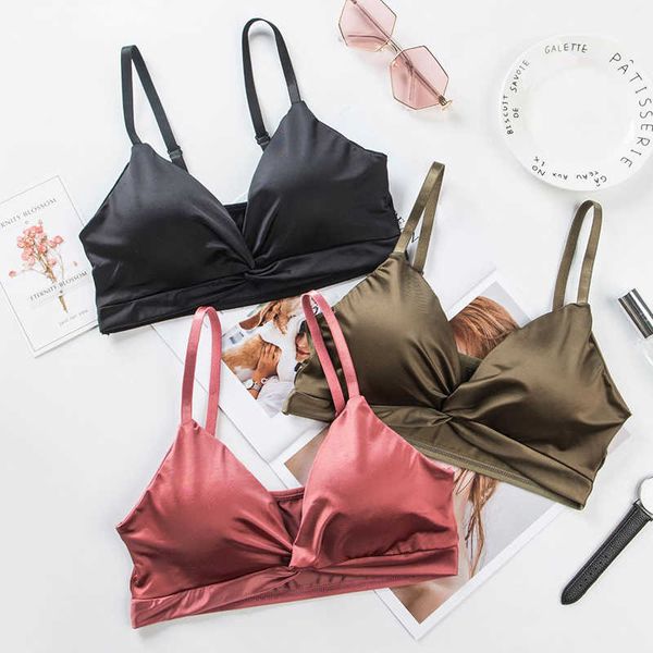 

for woman french adjustable shoulder strap beautiful back wrapped satin triangle cup bra underwear push up bras, Red;black
