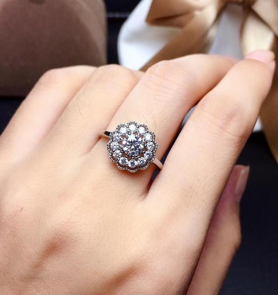 

moissanite,0.3 s super selling, comparable to diamonds, 925 silver, Golden;silver