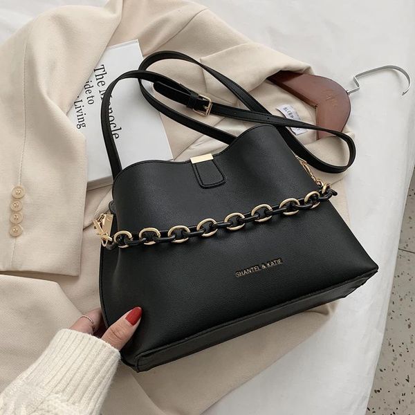 

cross body autumn and winter retro small bag female 2021 wild messenger korean version of the net red fashion bucket