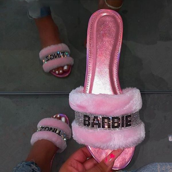 

plush pink home fashion wild hair slippers bright diamond warm sandals female 2020 new flip flop flat with interior slippers x1020, Black
