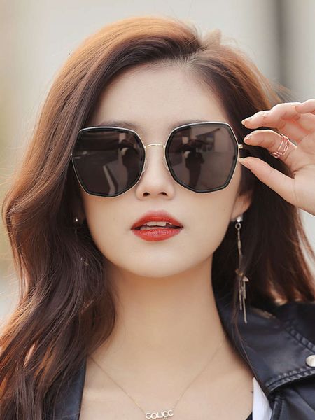 

women's new fashion in 2020 sunglasses, White;black