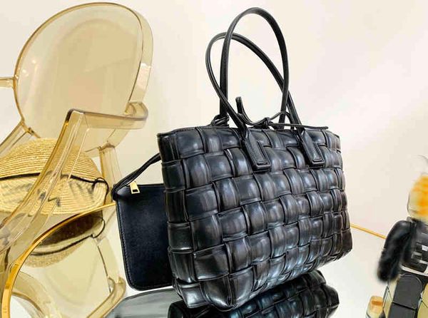 

high capacity tote bags women vintage handbag shoulder woven leather designer crossbody female shopping bucket 220314