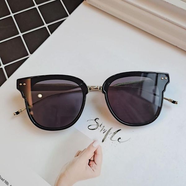 

new retro women's sunglasses men's black driving sunglasses anti-ultraviolet, White;black