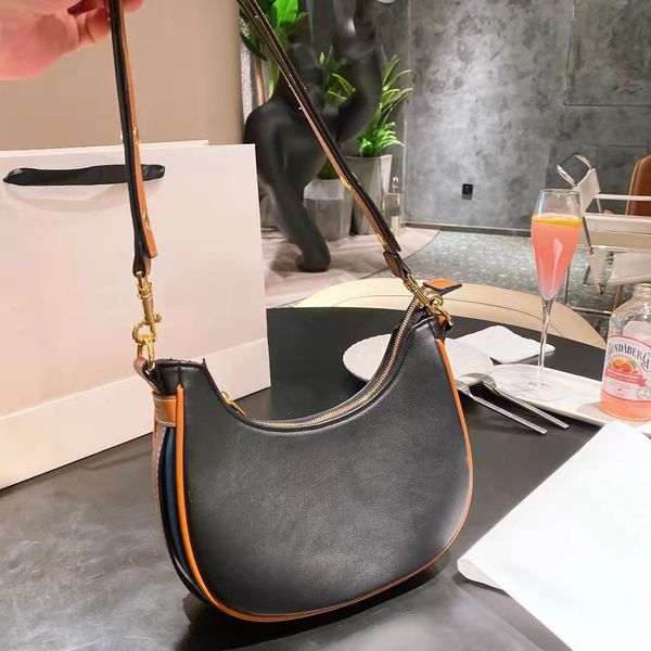 

2022 luxury handbags shoulder bag armpit bags designer women's messenger patent leather one shoulder handbag 3-color wholesale