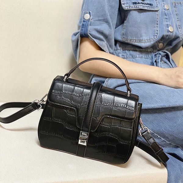 

luxurys designers bags female retro crossbody bag women lock crocodile pattern clasp shoulder bags leather bags ing