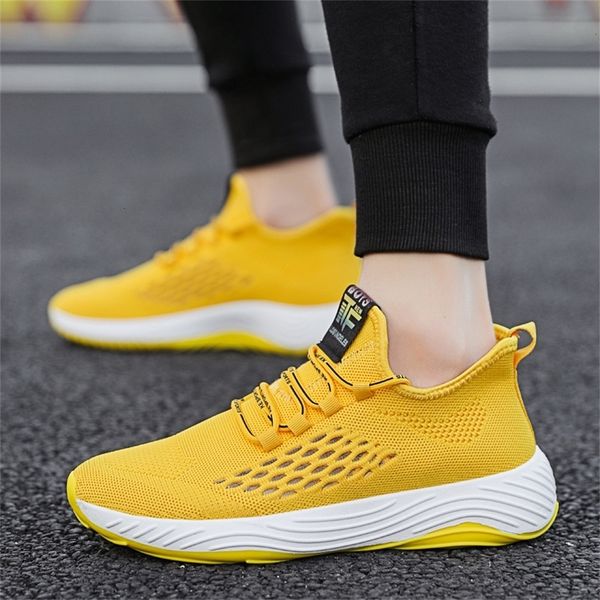 

2020 new spring and summer trend men's shoes wild sports casual mesh couple running shoes flying woven driving shoes
