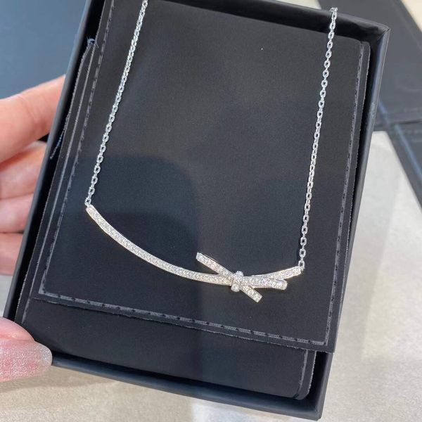 

2022 charm pendant necklace knot shape with sparkly diamond for women wedding jewelry gift have box stamp ps4554, Golden