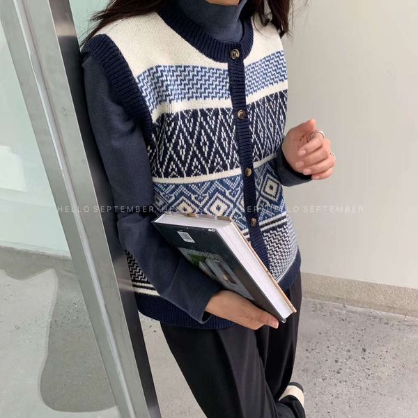 

autumn winter korean loose and thin sleevels camille round neck knitted cardigan, Black;white