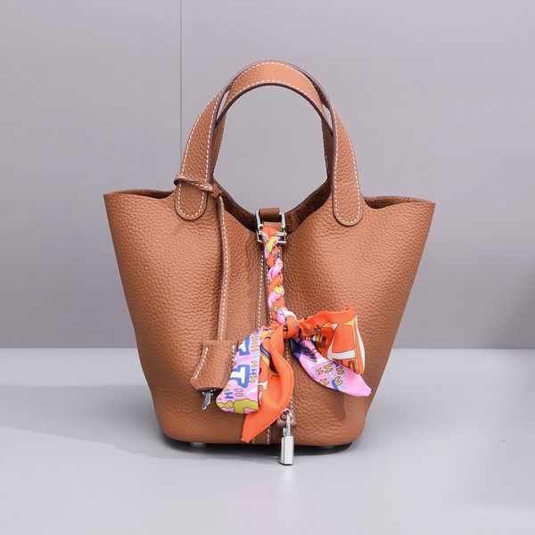 

2021 new women's bag lock strap buckle vegetable basket leather handbag