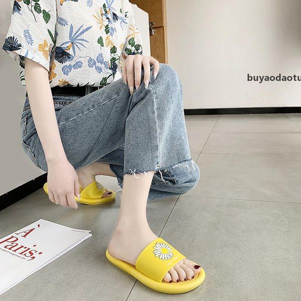

20212020 slipper summer fashion daisy brocade rubber wide flat slide men women beach causal sandals sneakers flip flops s 24, Black