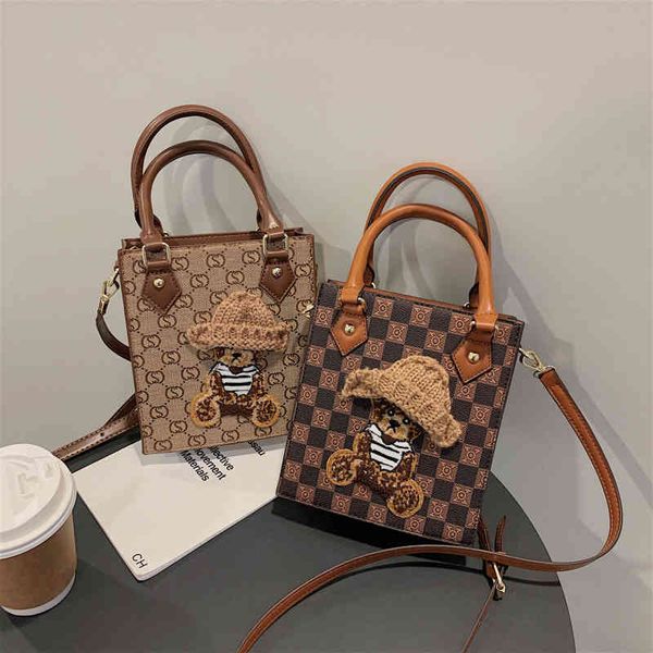 

2022 factory outlet live broadcast with foreign style women's temperament trendy take tot bag ins fashion three-dimensional square one