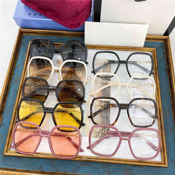 

2022 factory wholesale family fashion personality big box sunglasses star same sunglasses in flat lens, White;black