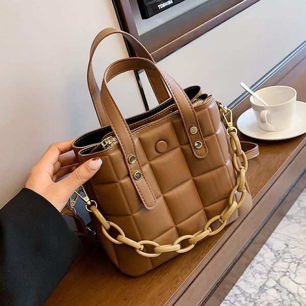 

high-end retro handbags 2021 fashion western-style handbag all-match messenger chain portable diamond bucket bag width: 22cm shoulder bags