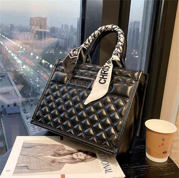 

2022 factory wholesale new high sense large capacity bag women's autumn and winter fashion atmosphere handbag net red versatile tote ba