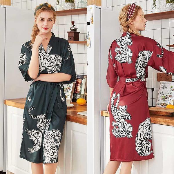 

2020 new luxury imitation silk women's dressing gown spring and summer long lace-up robes elegant women's red home dressing gown1, Black;red