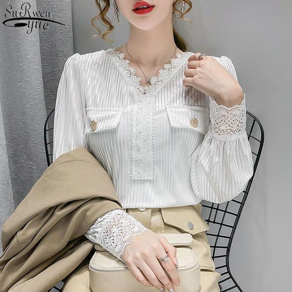 

2021 spring fashion v-neck long sleeve shirts women gold velvet bottom shirt lace splicing office lady shirt clothes 12057, White