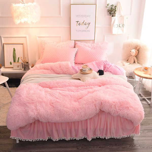 Lusso peluche Shaggy Copripiumino Set trapuntato Pompon Frange Ruffles Gonna Cuscino Shams Set biancheria da letto Twin Full Queen King 4 / 6PCS 201113