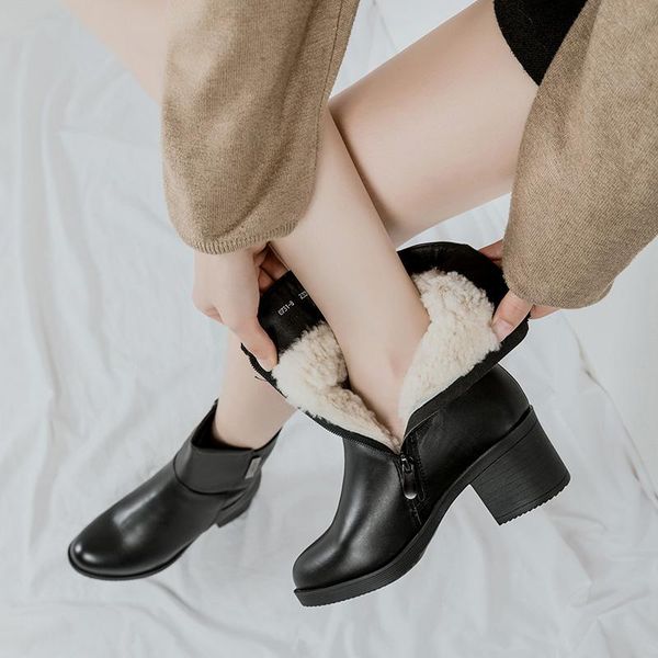 

2020 winter women's new fur one snow boots leather thick heel short tube horseshoe with zipper non-slip women's boots, Black