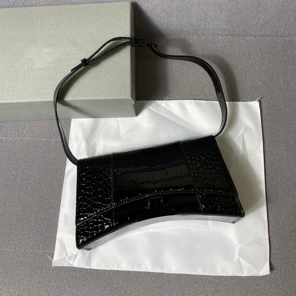 

new style ladies bags stereotyped sweet fashion ladies shoulder diagonal bags handmade genuine leather surface gloss fashion all-match