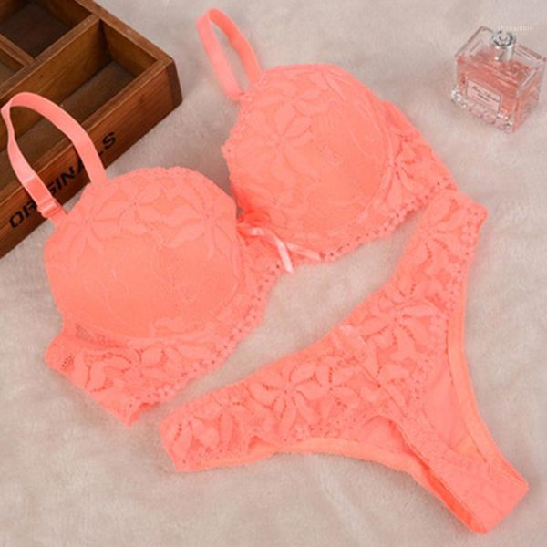 

new 2016 lace embroidery bra set women plus size push up underwear set bra and panty 32 34 36 38 abc cup for female1, Red;black