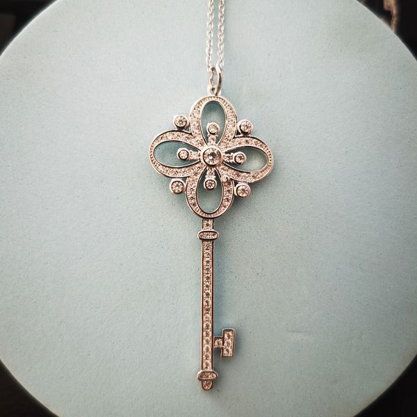 

2022 brand original jewelry designer necklace new full diamond flower key pendant women's personality simple high-end sweater chain, Silver
