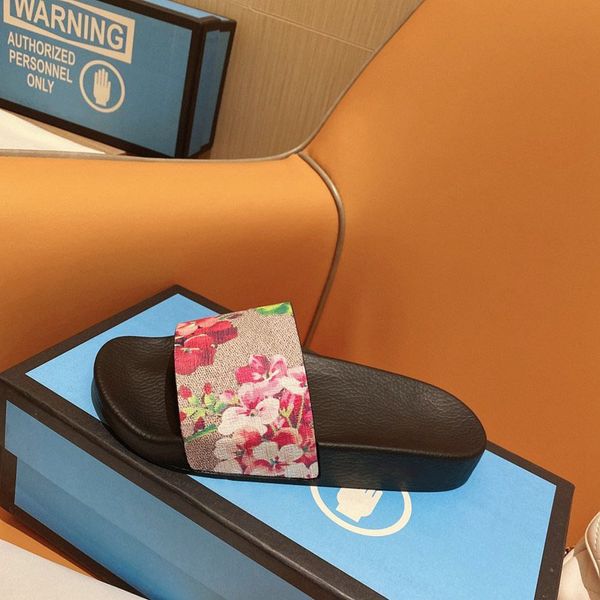 

with box) sales big size genuine leather fashion women men slippers luxurys ladies designers sandals branded slide slippers eur 35-46, Black