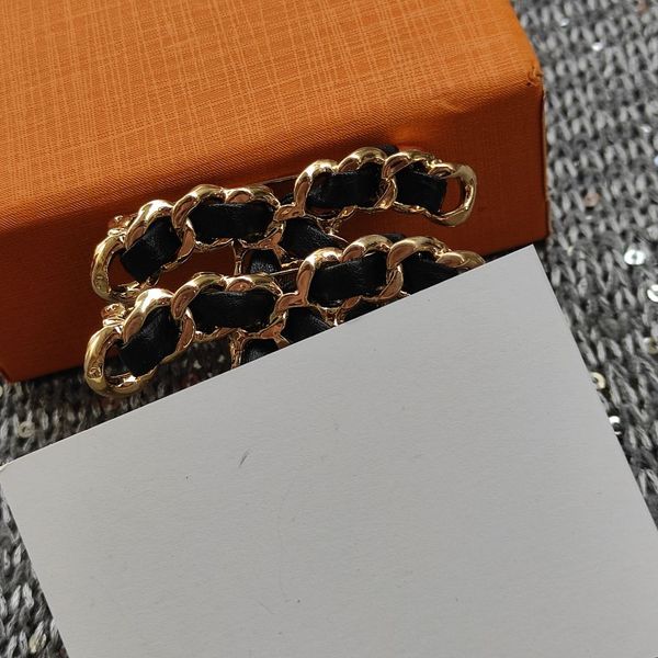 

новая мода брошь для классической цепи с металлическими c классического материнском даром булавки роскошных аксессуаров партии с vip-бумажно, Golden;silver