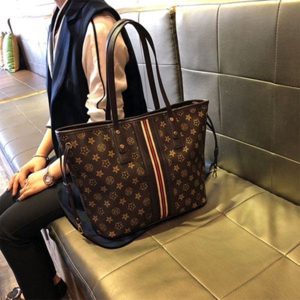 

пвх плечо рука рука ребенка мать tote женщин 2019 новый универсальный ручной мессенджер одно плечо большая сумка женская сумка тенденция qey