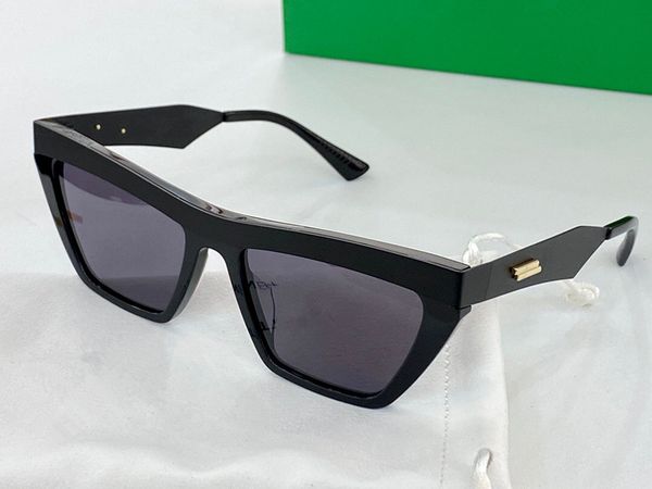 

1056s new ladies sunglasses fashion sunglasses anti-ultraviolet lens coating mirror lens full frame diamond rectangular frame send box, White;black