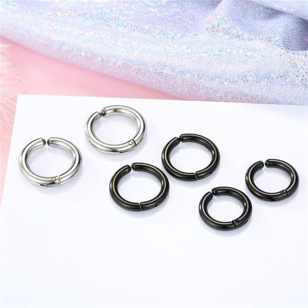 Hoop Huggie 1PC Punk Orecchini in acciaio inossidabile per donna Uomo Colore nero europeo Nessun foro forato Cerchio Clip per orecchio E17-P1