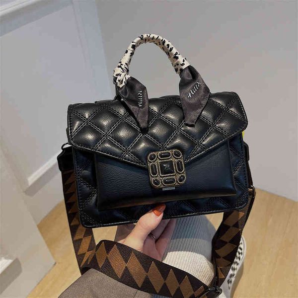 

2022 factory wholesale wide shoulder strap female buckle korean version single shoulder messenger portable fashion small square bag