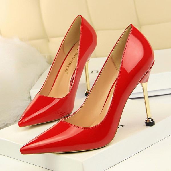 

171-2 fashion and simple professional thin heels, high heels, patent leather, shallow mouth, pointed women's single shoes, Black