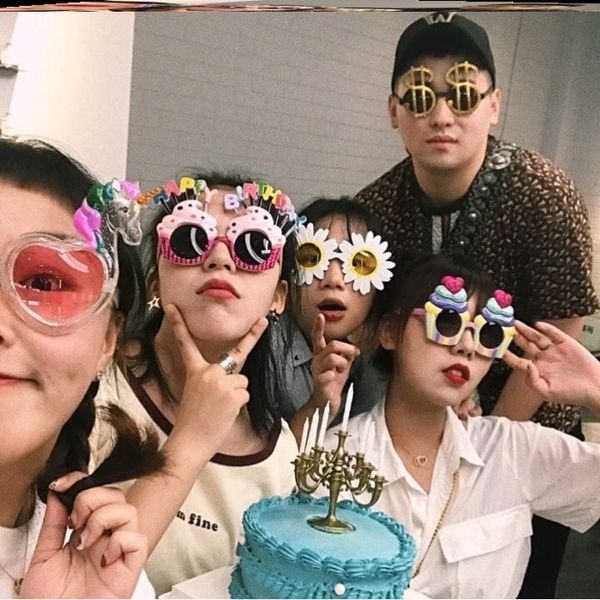 

super cool frame dressing, self p taking, creative style, doughnut, fun and funny, glasses fashion decoration, White;black