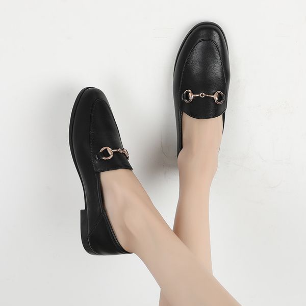 

brand flats women loafers 2020 spring autumn ladies metal decoration fashion female flat loafer shoes for women 932655 c1011, Black;white