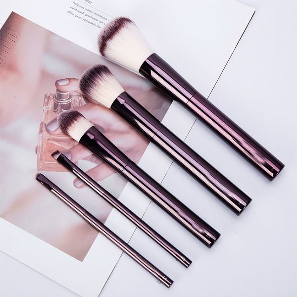 

brand kabuki powder brush foundation blusher brush retractable blushing make up eye shadow makeup