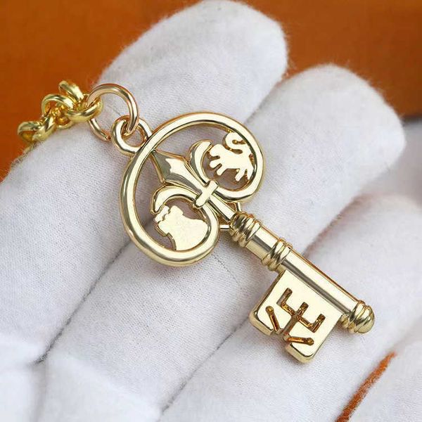 

2022 luxury designer keychain men women car key chain stainless steel 24k goldplated metal material does not fade up, Silver