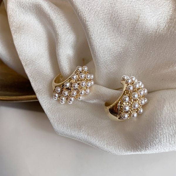 

vintage pearl round women hoop earrings c-shaped earrings retro fashion ins earrings simple female jewelry, Golden;silver