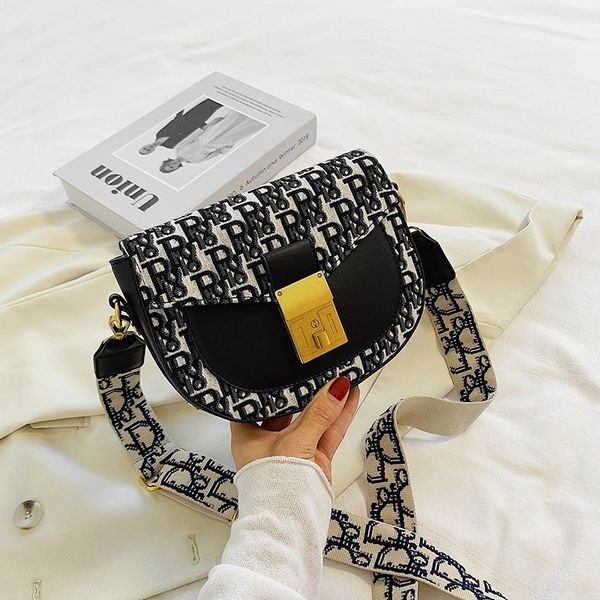 

rwhuc 2020 saddle fashion women's new messenger saddle autumn and winter women's fashionable personalized mobile phone fashion bag