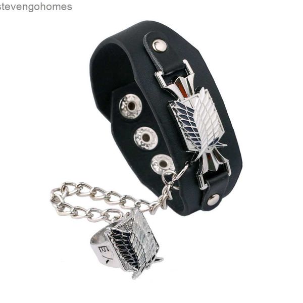 

king naruto pirate attacking death leather giant with ring bracelet, Slivery;golden