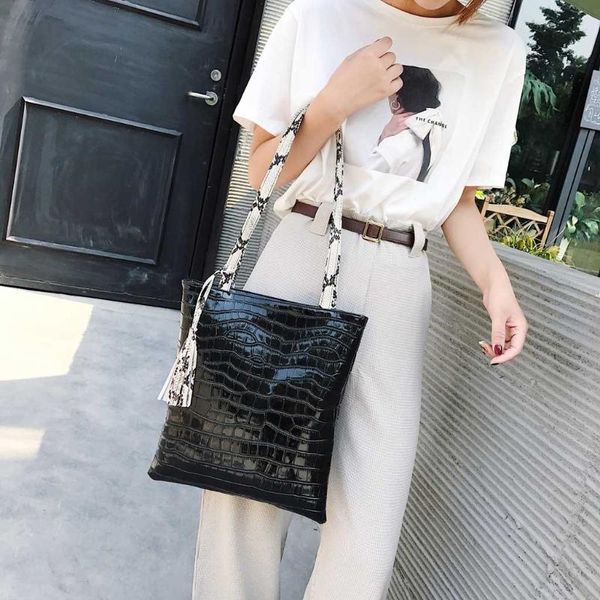 

women's snake shoulder bag crocodile handbag fashion casual bag simple tote women's snake shoulder strap #40