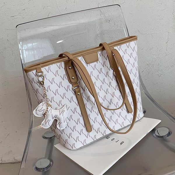 

new french design fashion tote bag saddle bag & elegant mummy tote width 37cm height 27 cm thickness 15cm