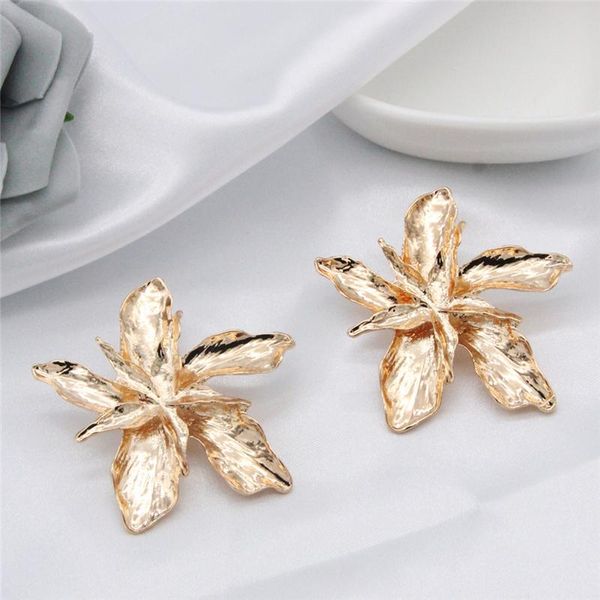 

large flower earrings fashion women's earrings 2020trend statement ear stud korea vintage jewelry for party wholesale, Golden;silver