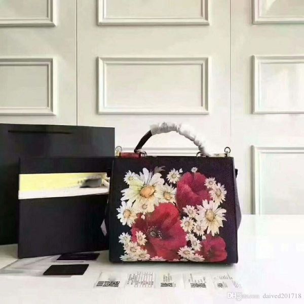 

the new european classical style luxury handbags decorative flower pattern made of leather paris fashion week catwalk supermodel catwalk mod