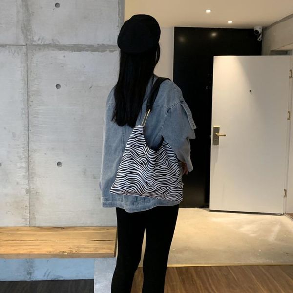 

korean shoulder bag autumn / winter 2020 new women's large pack fashion soft leather simple contrast stripe pocket d828