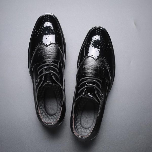

2020 мужская модельная обувь оксфорд броги классический бизнес мужчины скольжению по делопроизводству кожа для обуви остроконечные toe мужчи, Black