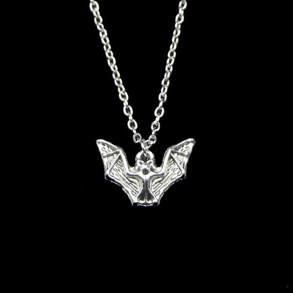 Moda 17 * 23mm Pipistrello volante Vampiro Dracula Collana pendente di Halloween Catena a maglia per collana girocollo femminile Regalo creativo per feste di gioielli