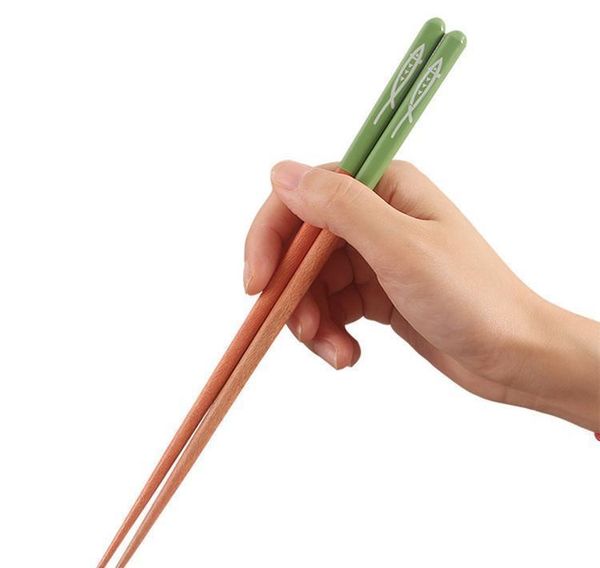 

new japanese wooden chopsticks set 5 pairs of pointed chopsticks commonly used in home use and a box of 23cm dinner c bbyliu bde_luck