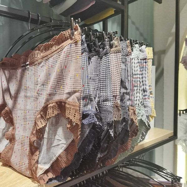 

magazine's playful and charming, pole like, light and ripe british grace briefs for women, Black;pink