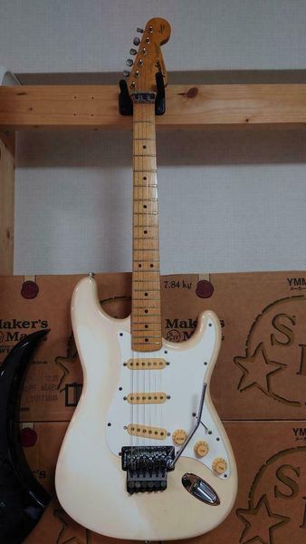 

floyd rose white st electric guitar